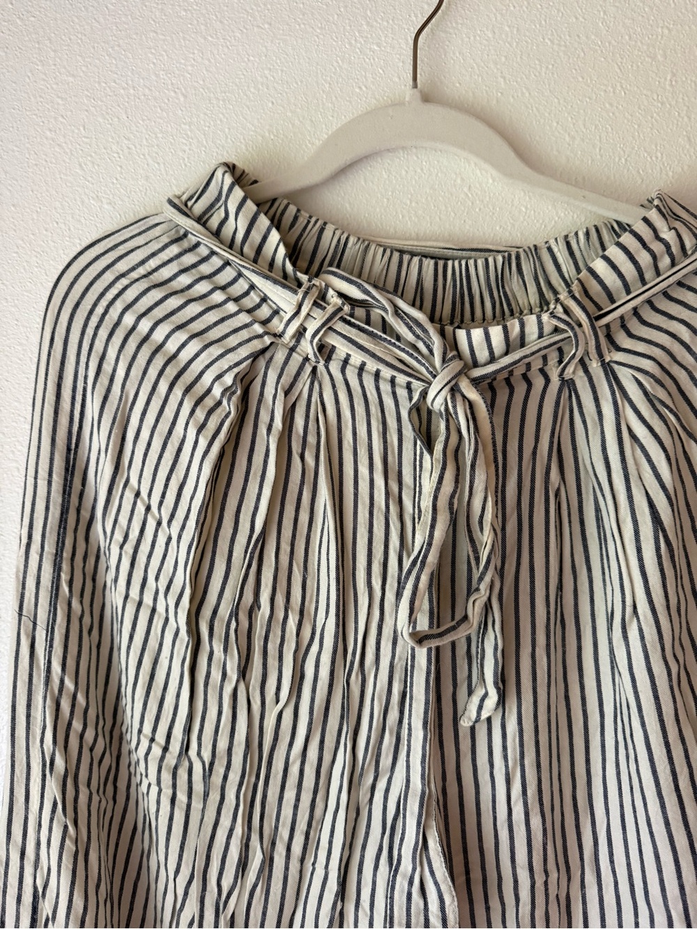 Striped flowy pants in Ivory and Navy